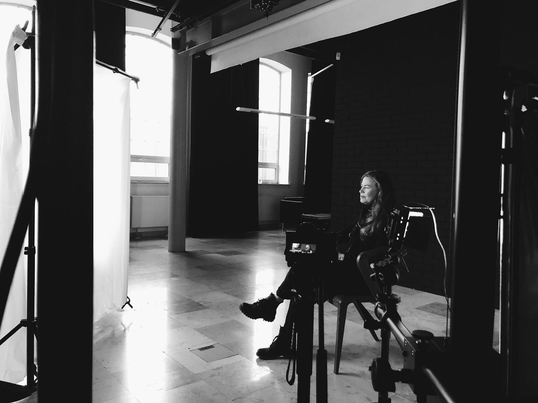 Lidia Popiel fotografka w trakcie wywiadu z artibo