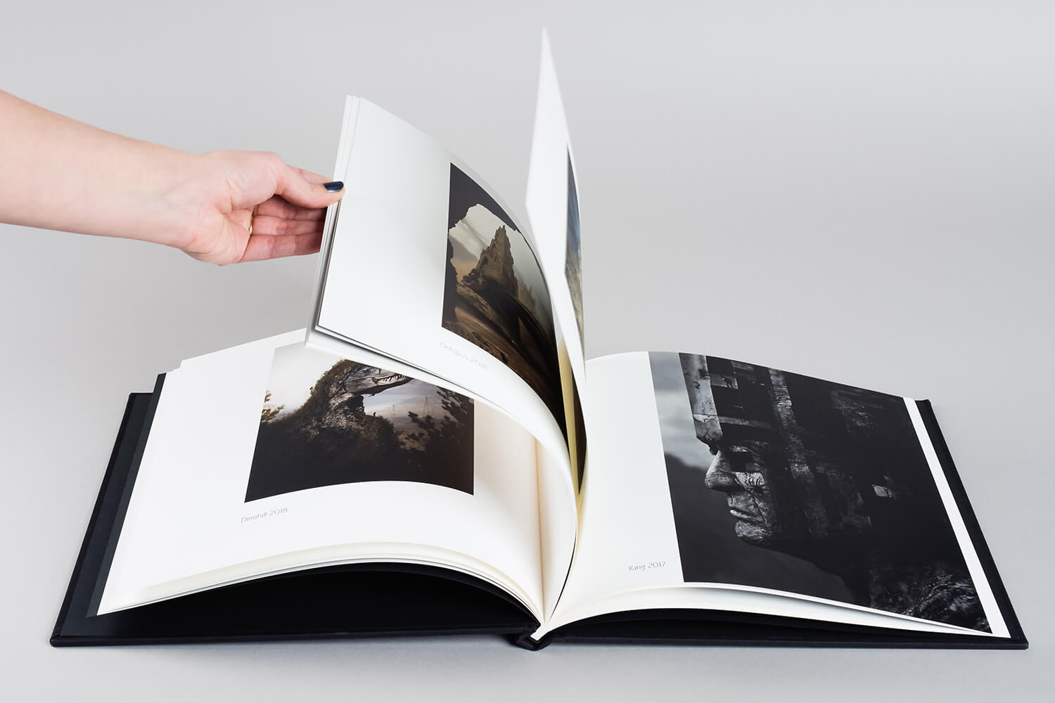 Fotoksiążki drukowane na certyfikowanych papierach fotograficznych