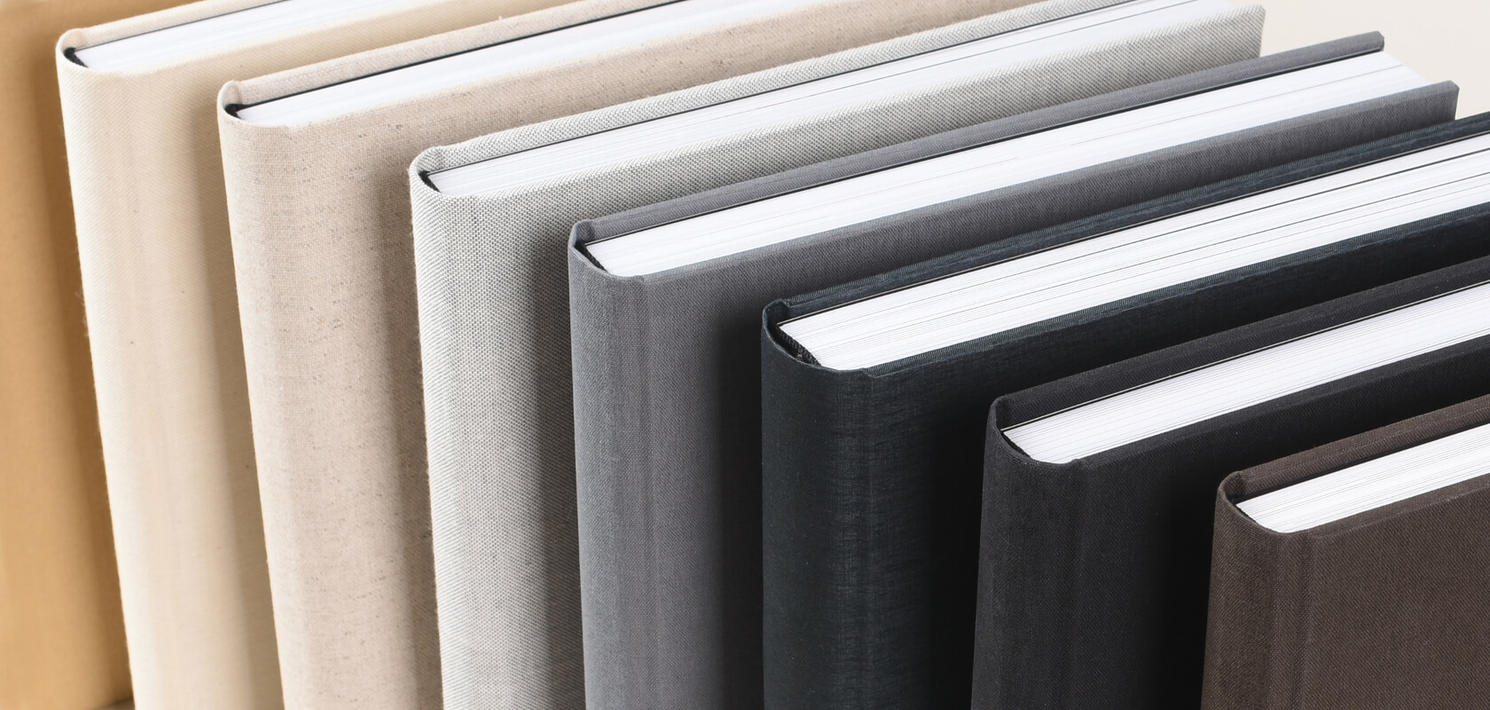 The materials for the covers are canvases in subdued and natural colors, your photo album will gain timeless elegance