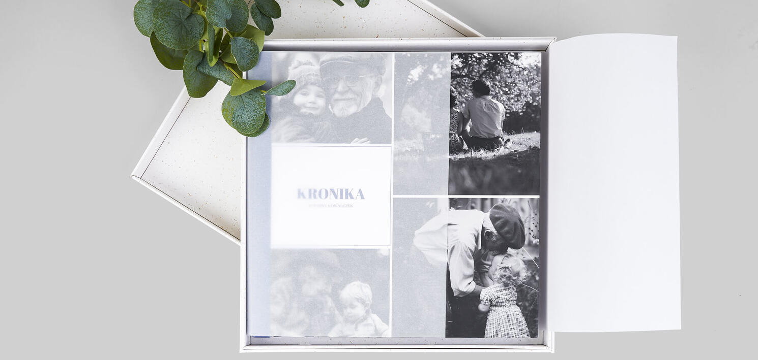 Transparent tissue paper, parchment included with the photo book/album box.